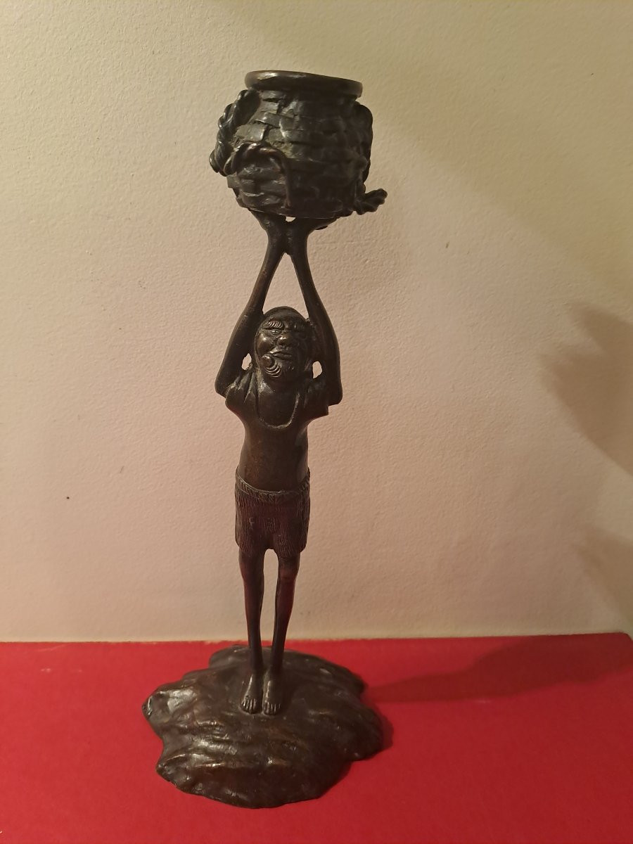 Japon curieux  bougeoir  en bronze  Ashinaga-tenaga tenant un panier d'osier tressé 19e -photo-2