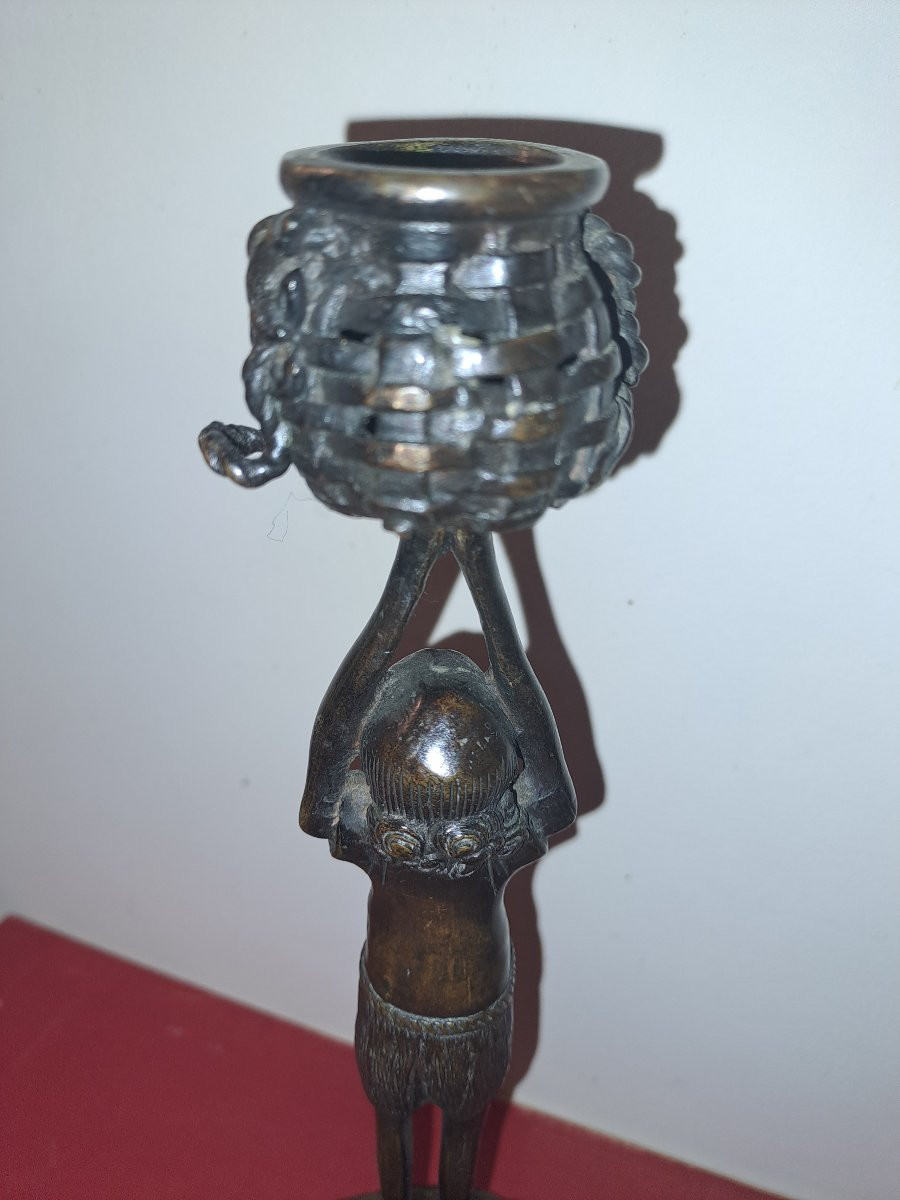 Japon curieux  bougeoir  en bronze  Ashinaga-tenaga tenant un panier d'osier tressé 19e -photo-4