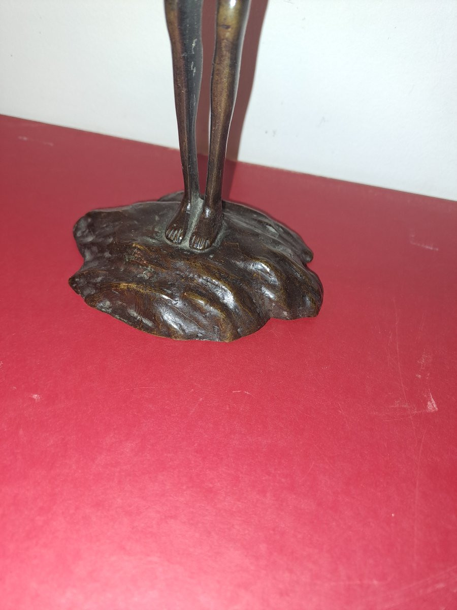 Japon curieux  bougeoir  en bronze  Ashinaga-tenaga tenant un panier d'osier tressé 19e -photo-1