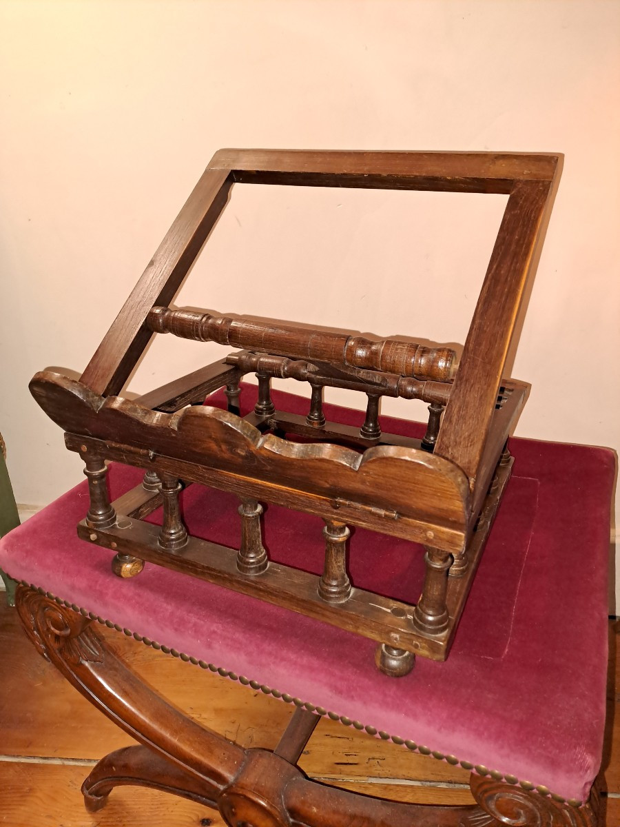 Rarissime lutrin de table en bois de gaiac   époque  18e siècle 