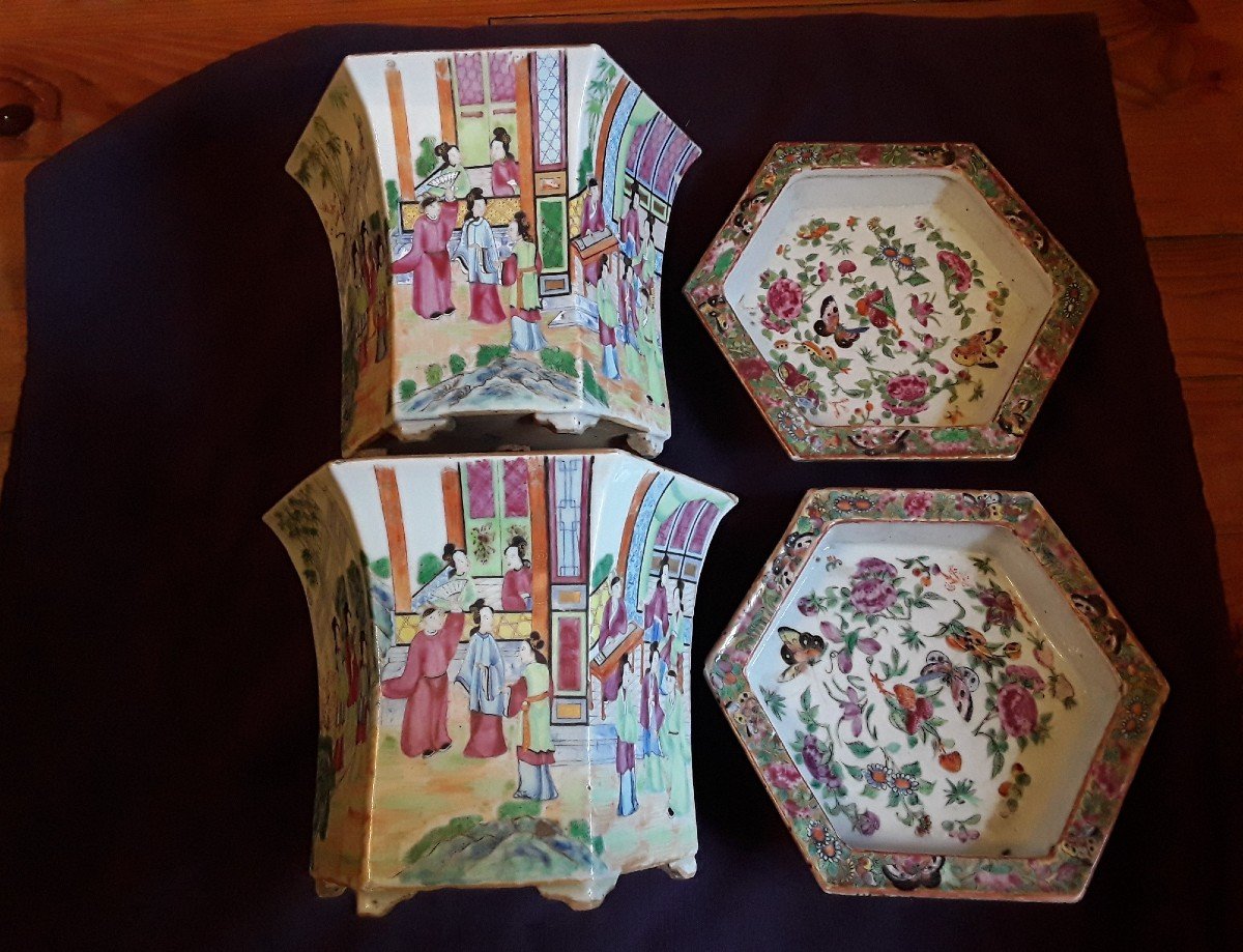 Chine Canton Paire De Cache-pots En Porcelaine avec  Soucoupe milieu 19e siècle  marques   Décor Polych