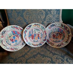 Bayeux 3 assiettes porcelaine décor polychrome au chinois epoque 19e siecleporce 