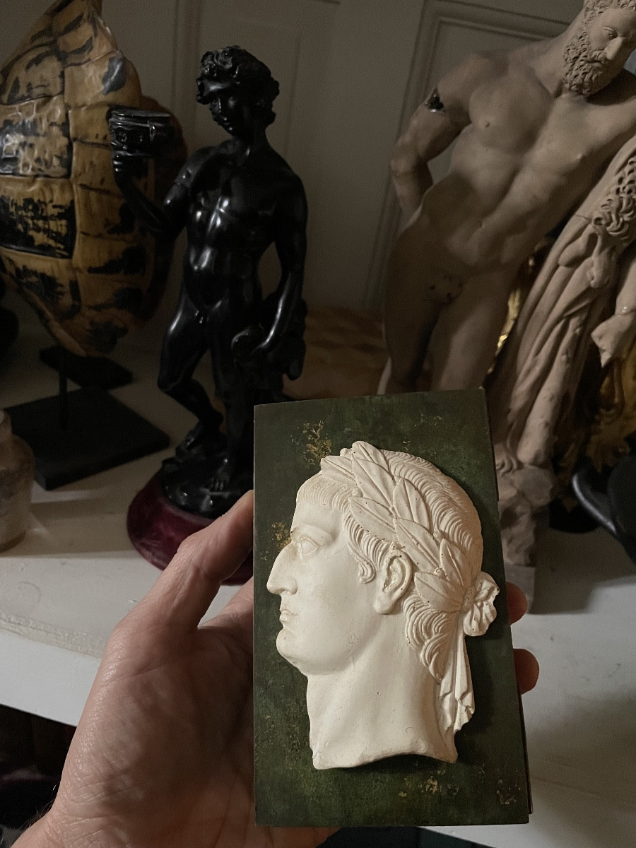 Boite en cuivre avec profil d empereur romain