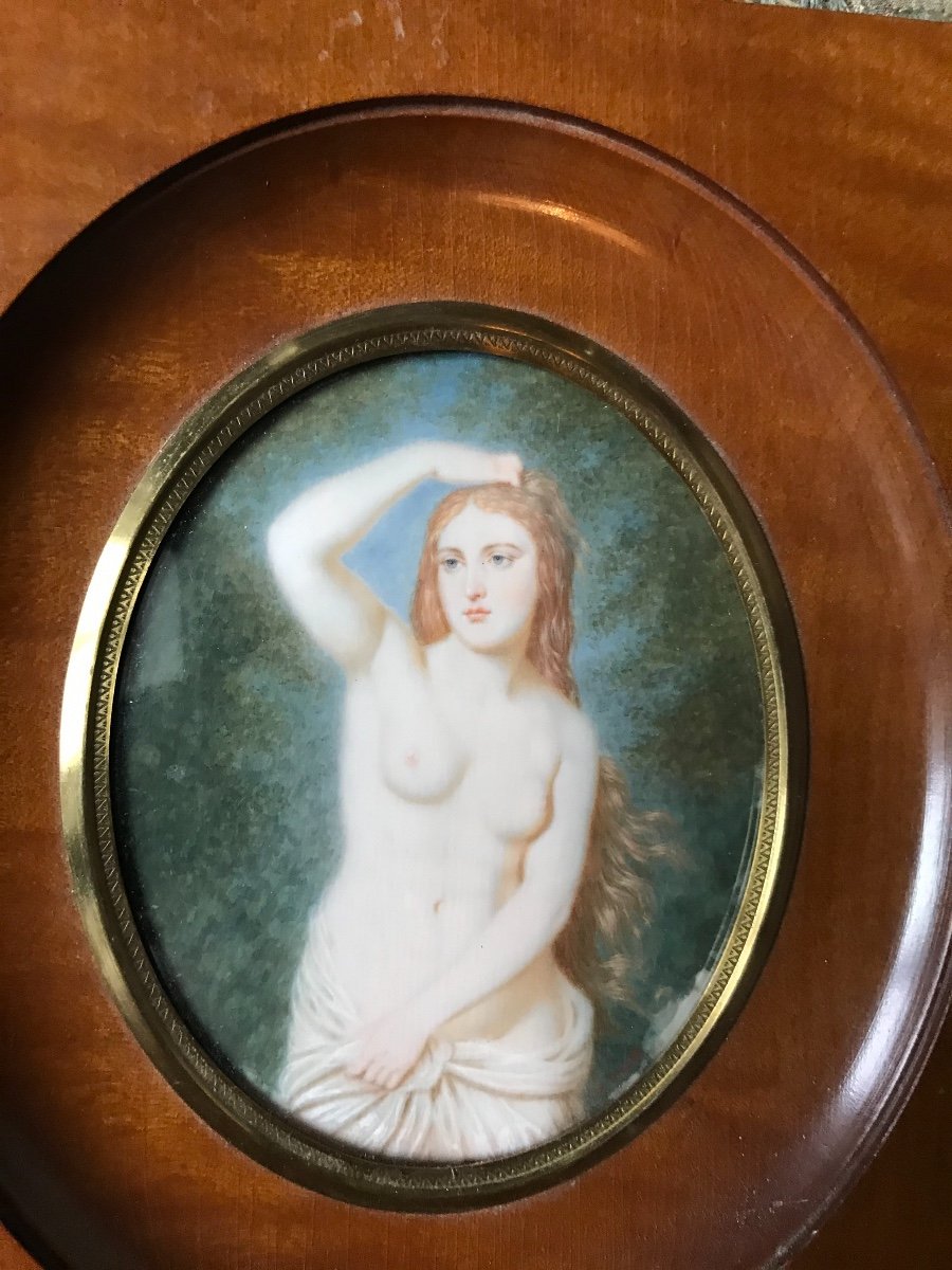 Naked Woman Painted On Ivory-photo-2