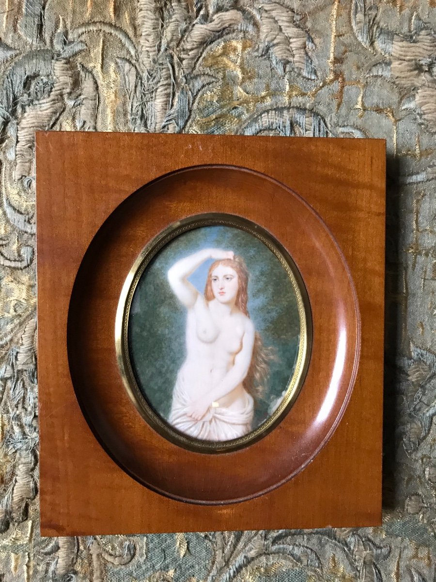 Naked Woman Painted On Ivory-photo-4