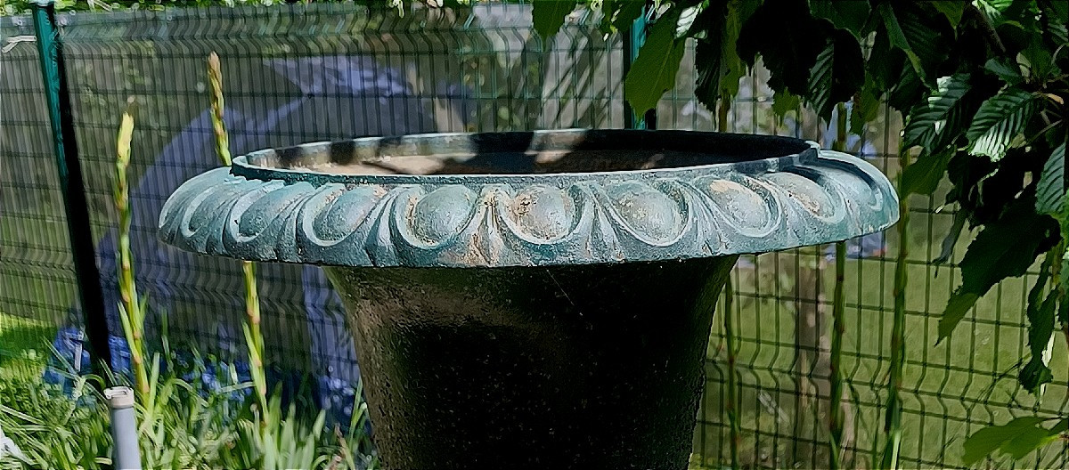 Large Cast Iron Medici Vase -photo-4