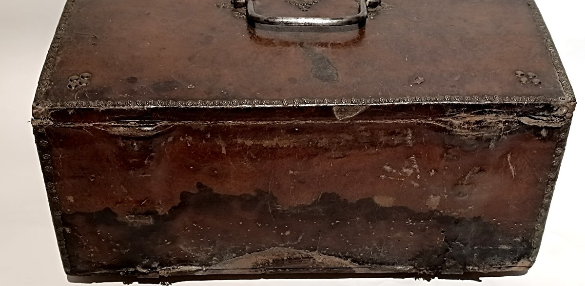 Coffret en cuir clouté XVIII eme-photo-3