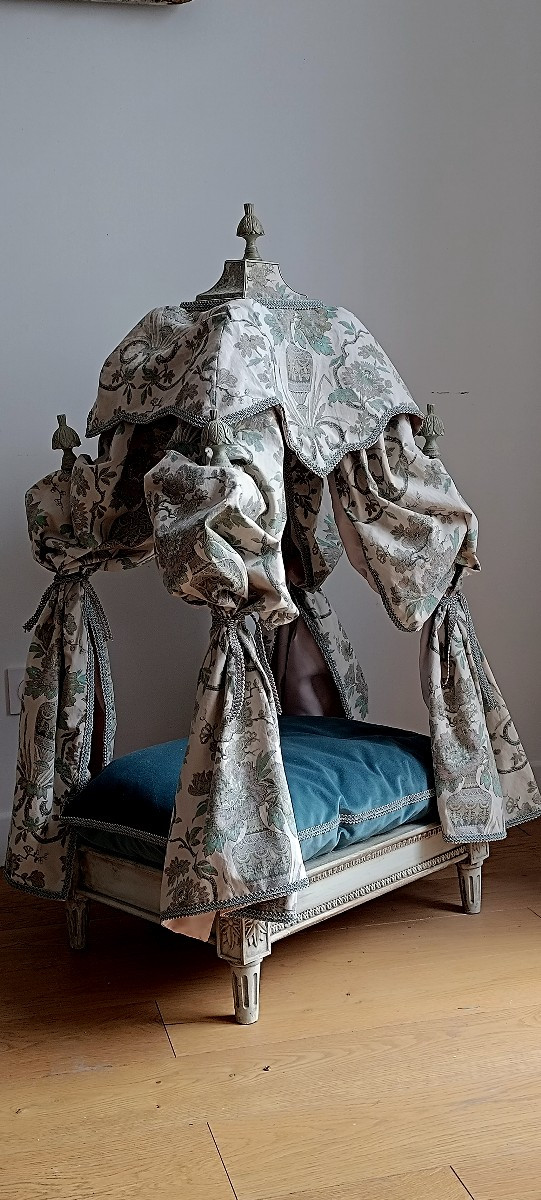 Louis XVI Canopy Niche