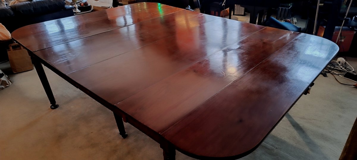 Dining Table - Restaurant 