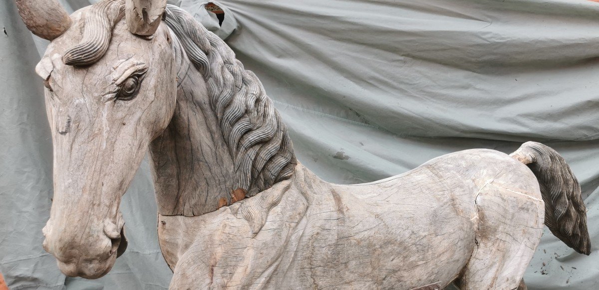 Cheval En Bois Sculpté Dans La Masse -photo-3