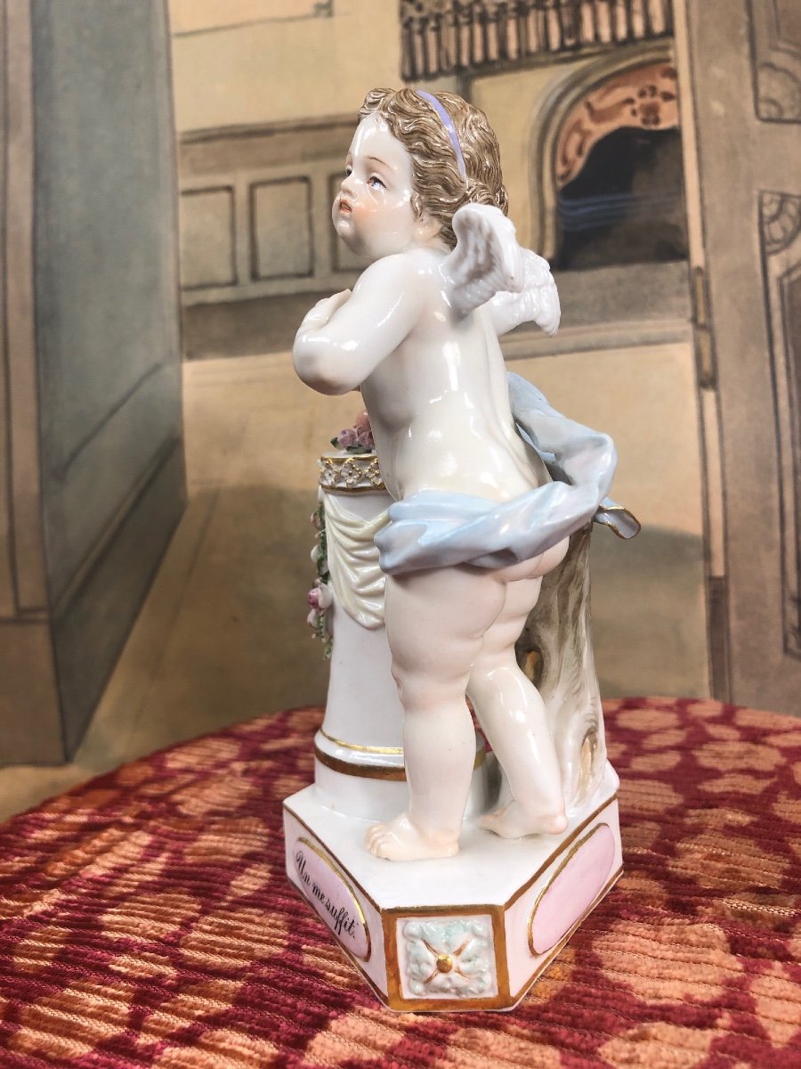 Cupidon "Un me suffit" porcelaine de Meissen-photo-2