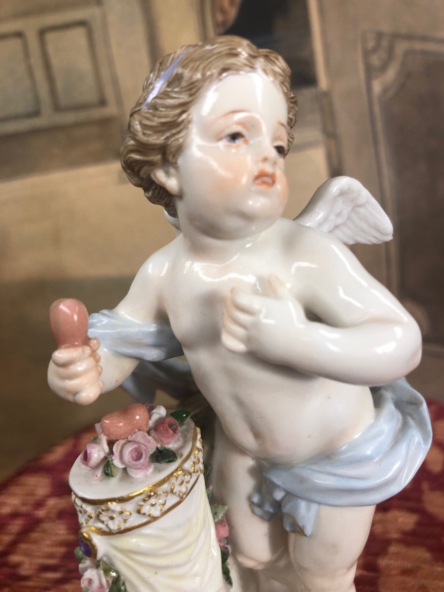 Cupidon "Un me suffit" porcelaine de Meissen-photo-3