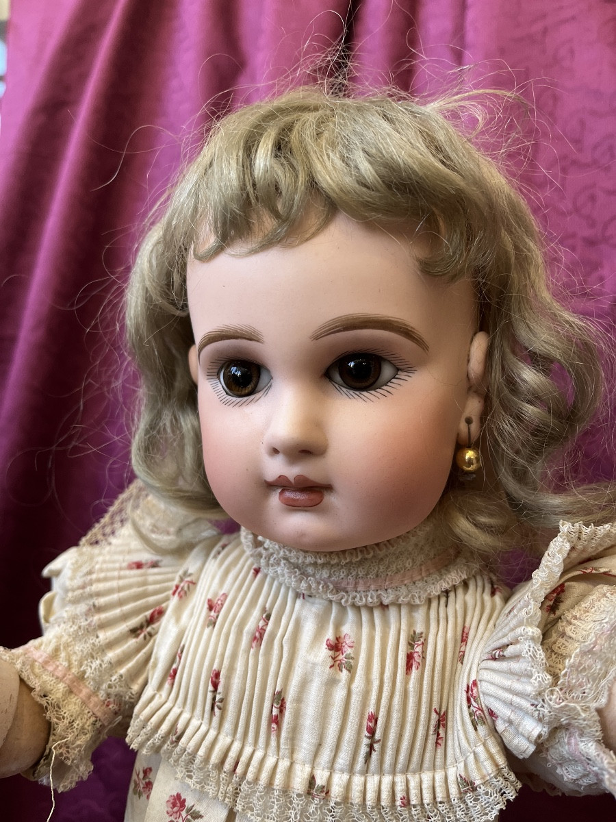 Serene Classic Jumeau Bebe With The Incised Marking “jumeau Depose” In Size 10-photo-2