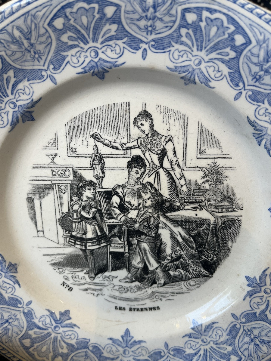 Rare Faience Plate « Les Etrennes » By Creil & Montereau-photo-2