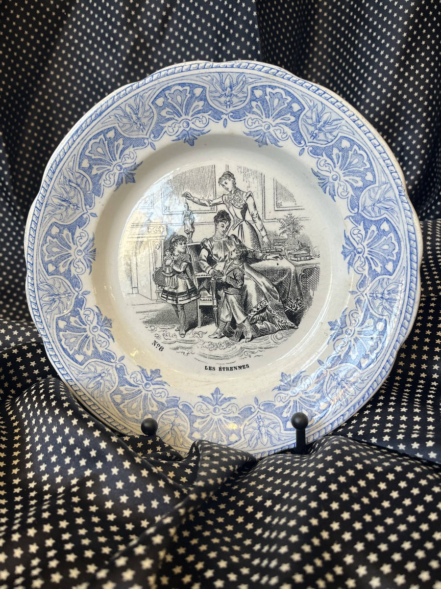 Rare Faience Plate « Les Etrennes » By Creil & Montereau
