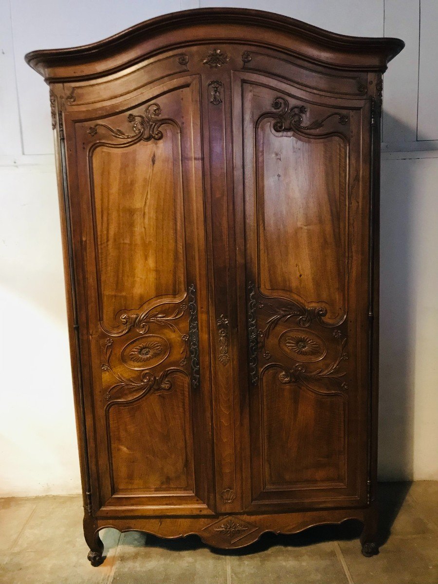 XVIIIth Cabinet In Walnut From The South Of France