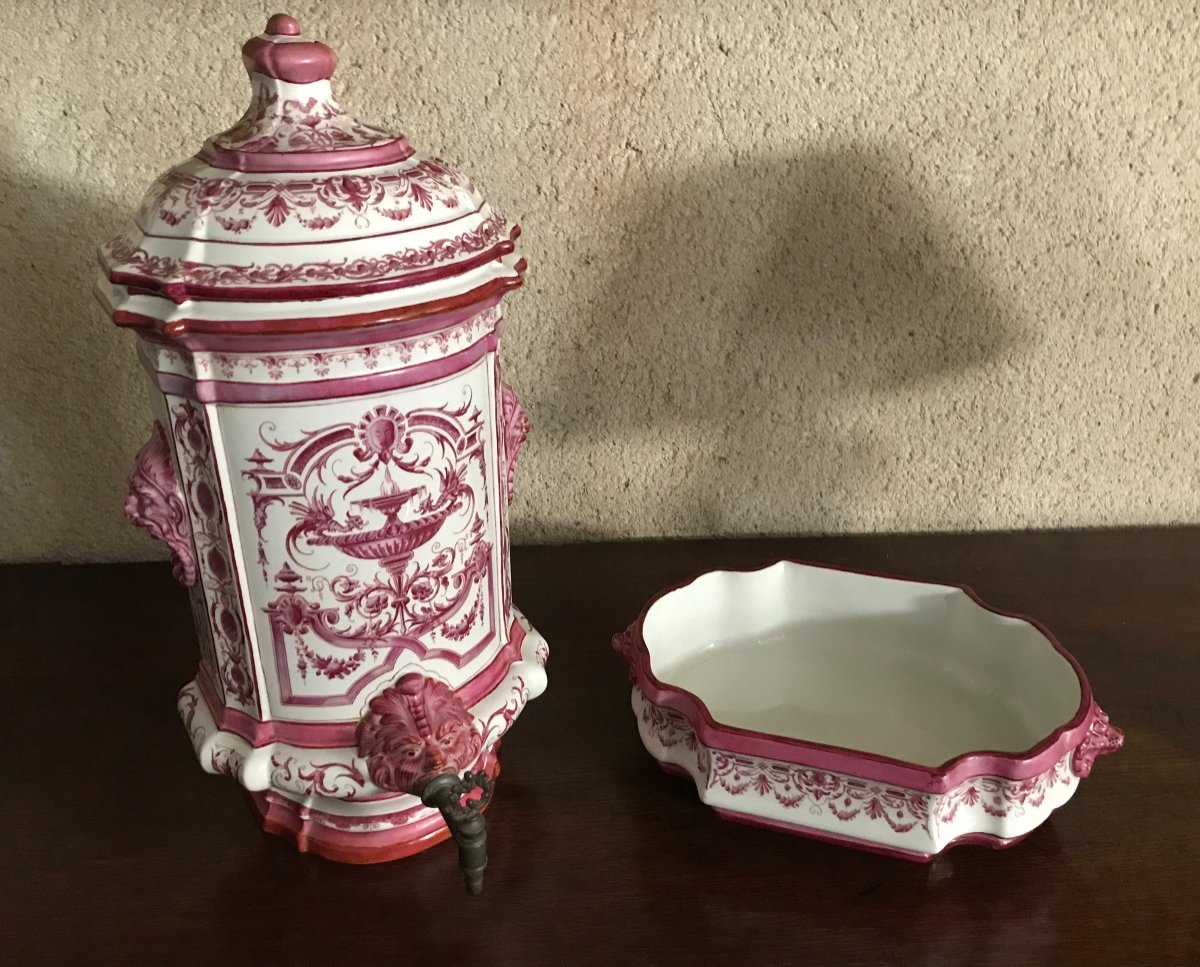 Fountain In Creil And Montereau