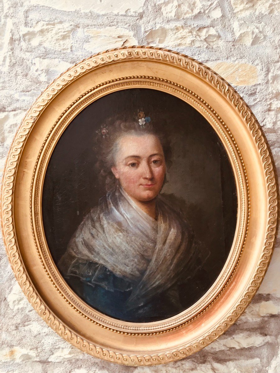 Huile Sur Toile Dans Un Oval : Portrait De Femme-photo-1