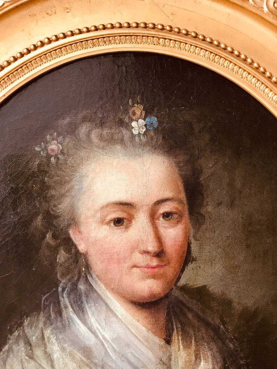 Huile Sur Toile Dans Un Oval : Portrait De Femme-photo-3