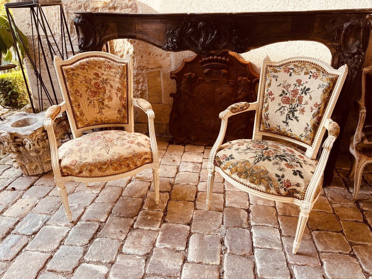 Paire De Cabriolets En Bois Laqué D’époque Louis XVI