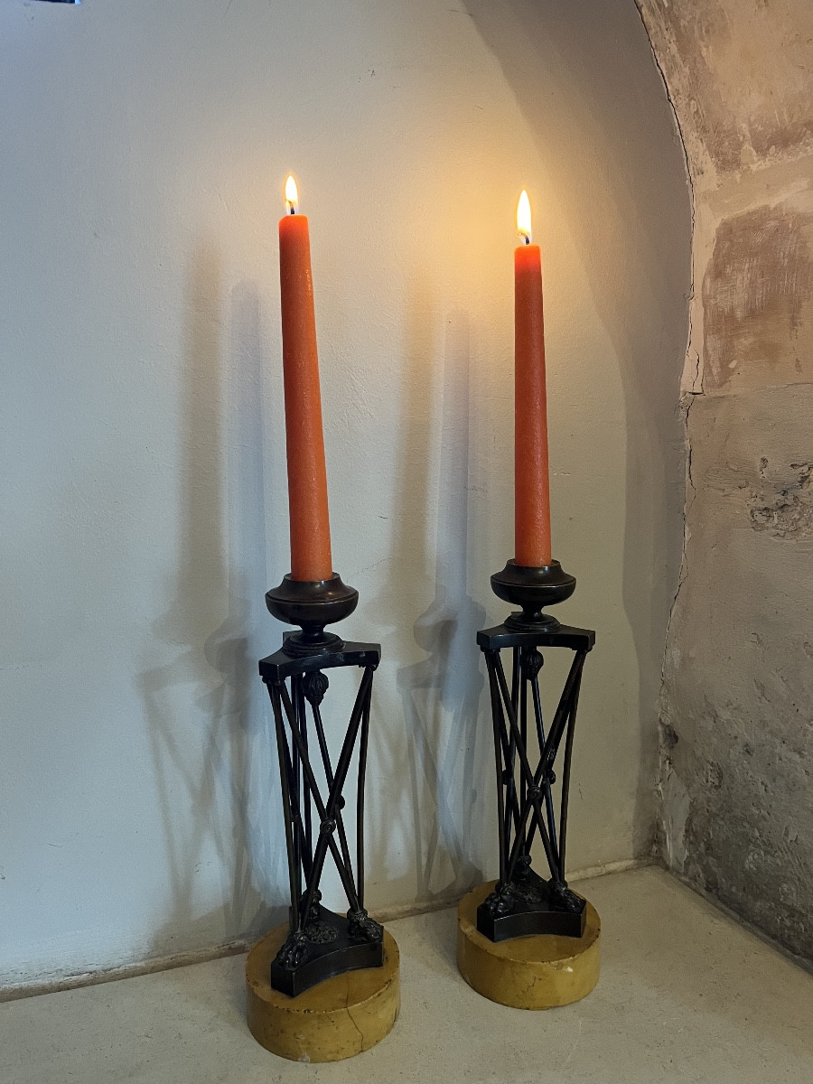 Paire de bougeoirs en athénienne  d’époque directoire