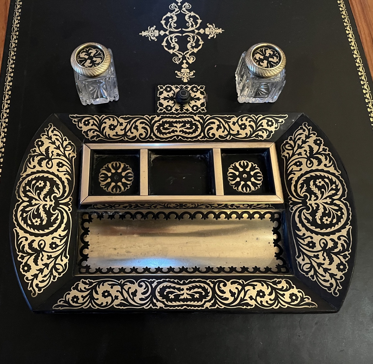 Encrier en poirier noirci et laiton NIII