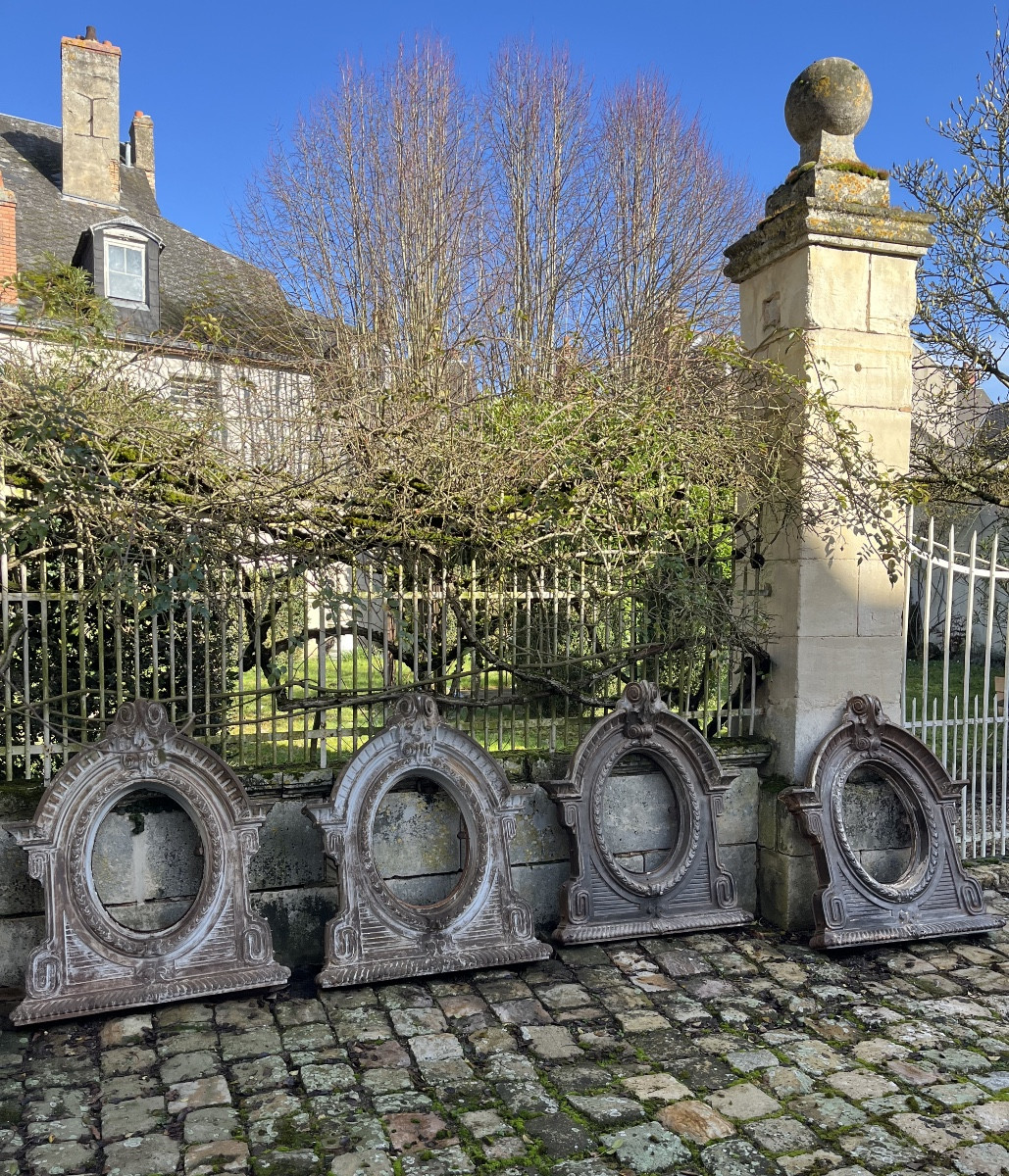 4 Cast Iron Bull's-eye Windows From The Niii Period