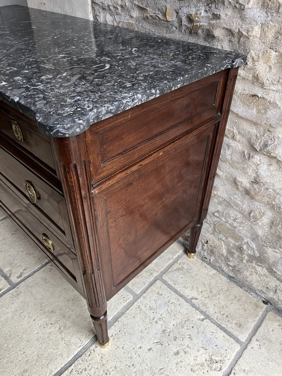 Commode d’époque Louis XVI estampillée F.A . Yon-photo-1