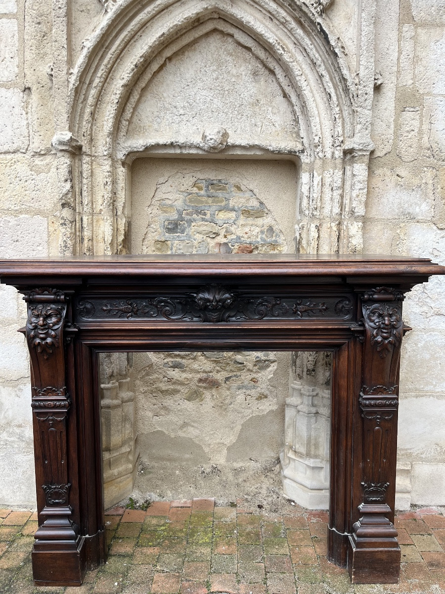 Importante cheminée en noyer vers 1890