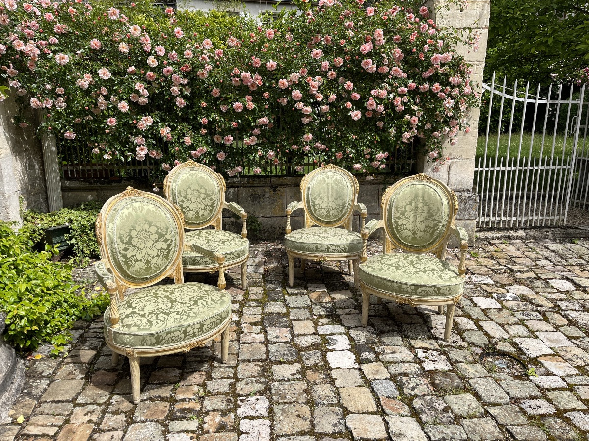 Suite de 4 fauteuils Italien du XVIIIe -photo-8