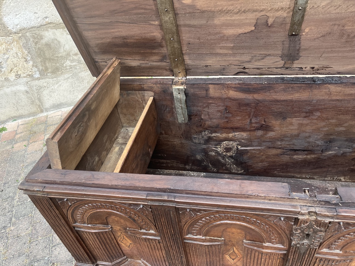 17th-century Walnut Chest-photo-2