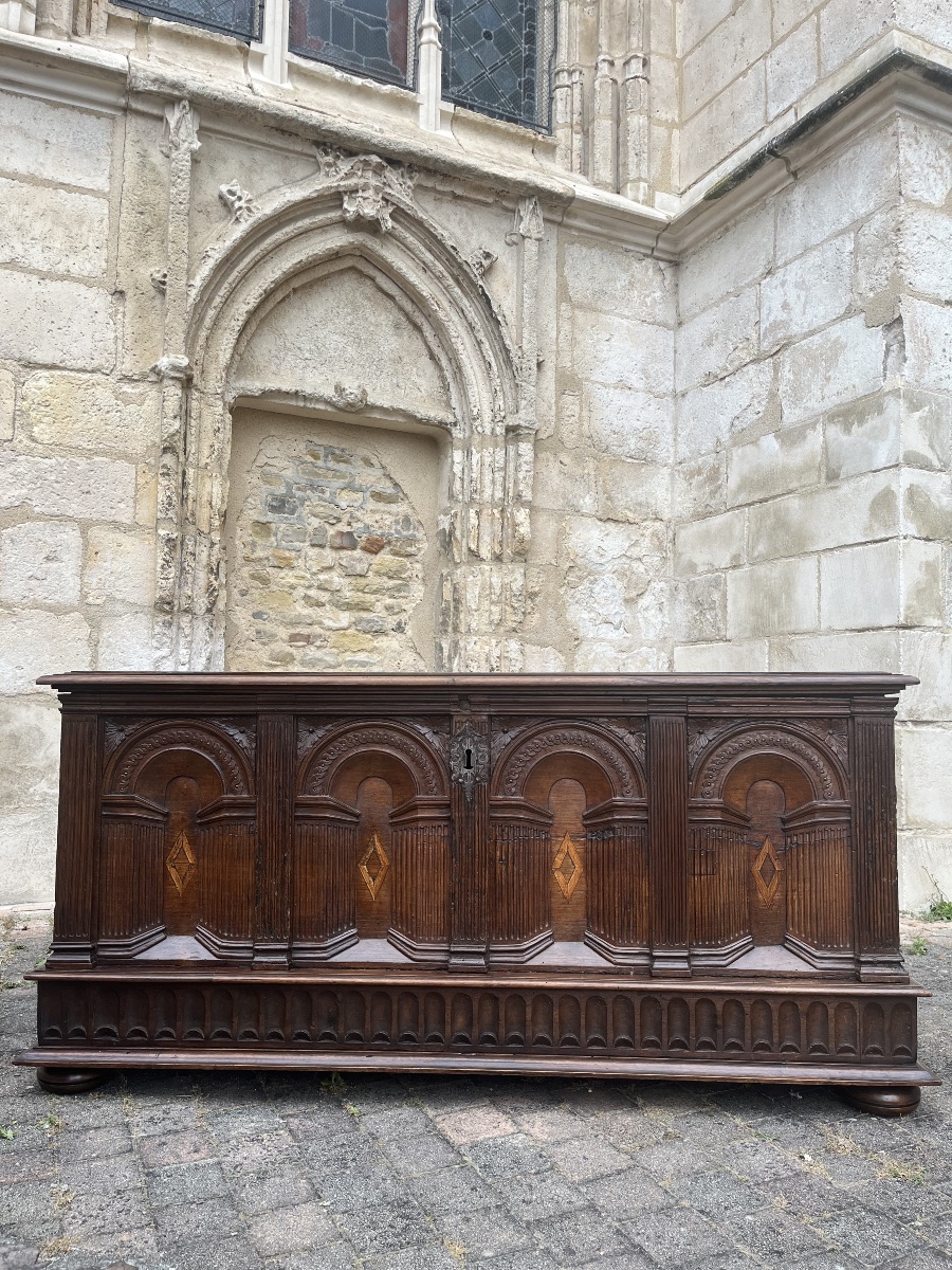 17th-century Walnut Chest-photo-1