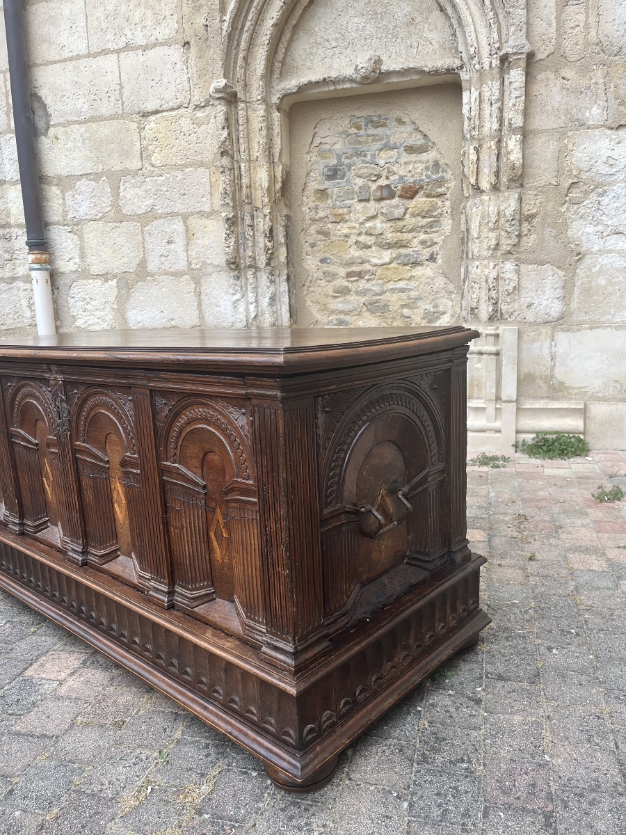 17th-century Walnut Chest-photo-2
