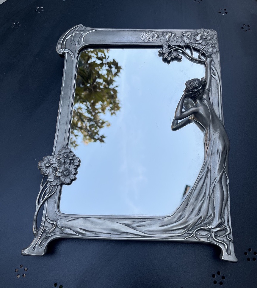 Miroir de table Art -Nouveau en étain 