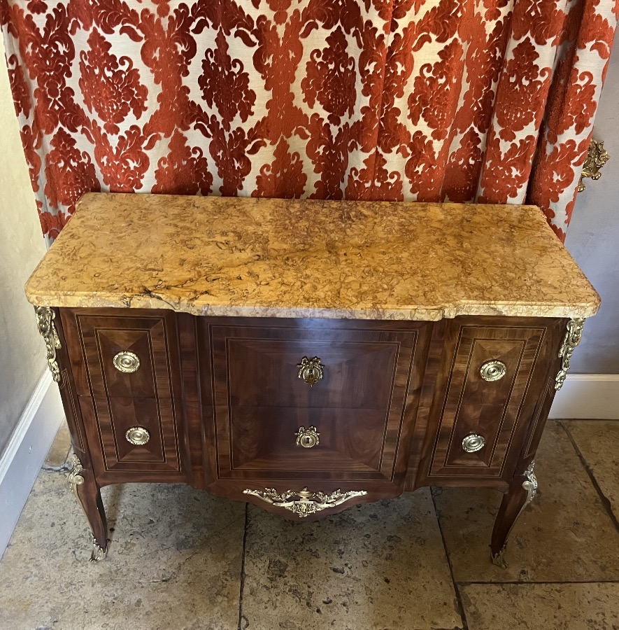 Commode en acajou de style transition 