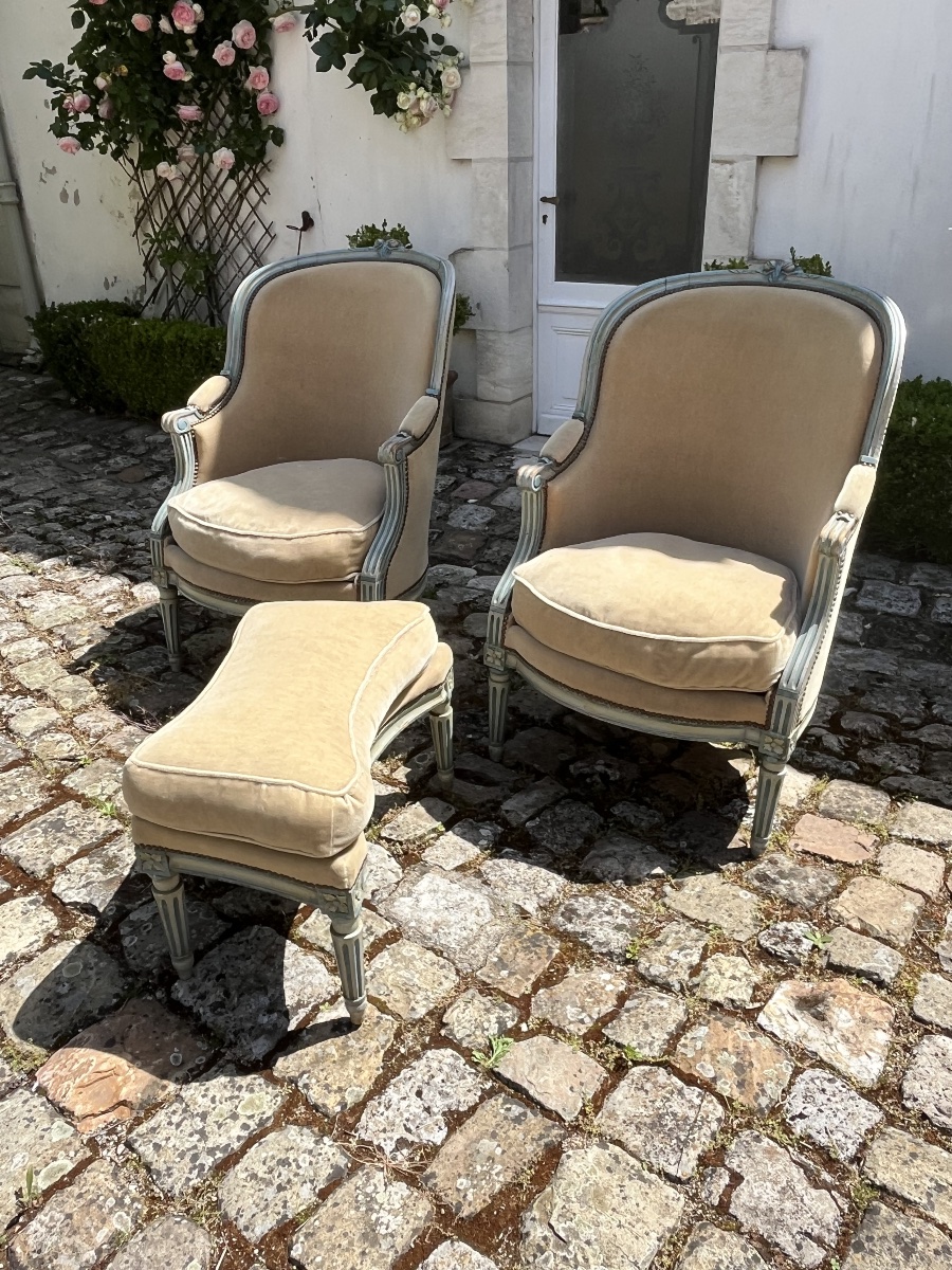 Paire de bergères en bois laqué d’époque Louis XVI -photo-2