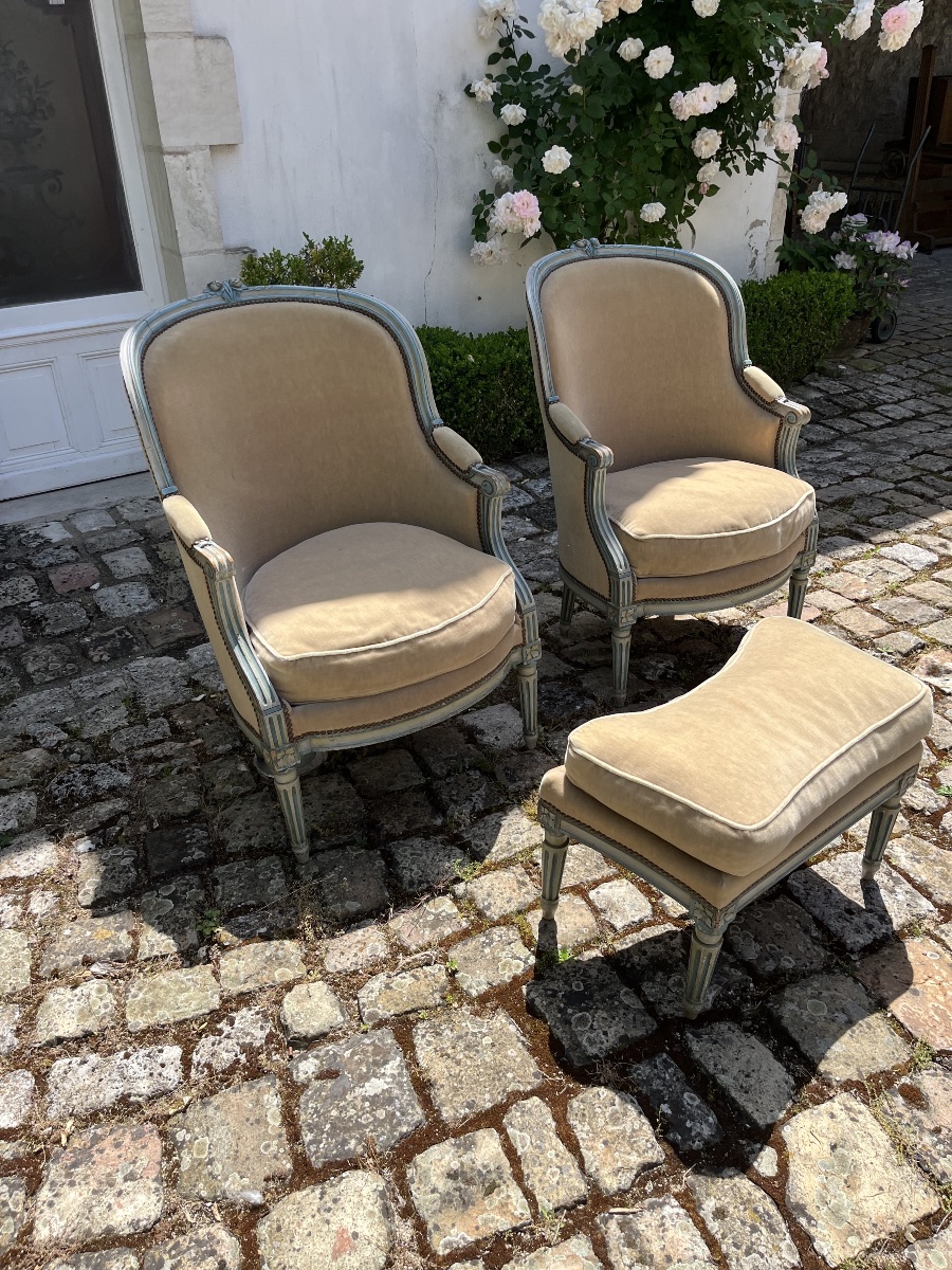 Paire de bergères en bois laqué d’époque Louis XVI -photo-2