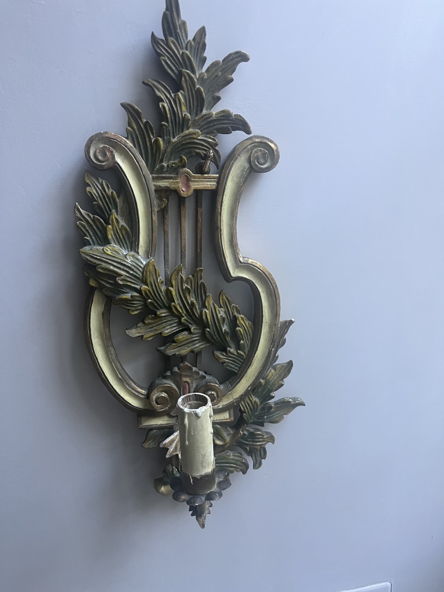 Paire d’appliques à la lyre en bois laqué de style LXVI-photo-1