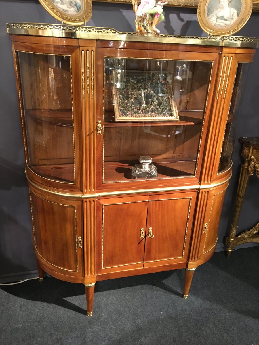 Showcase In Blond Mahogany - Louis XVI Period