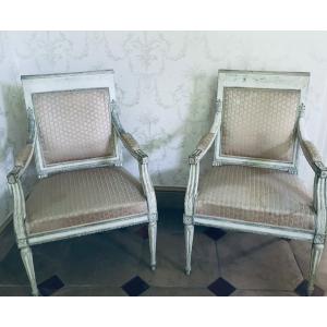 Paire De Fauteuils En Bois Laqué XVIIIe