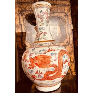 Porcelain Vase With Chinese Decor - The Dragon And The Pearl 20th Century