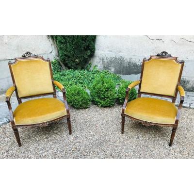 Paire De Fauteuils Louis XVI En Noyer