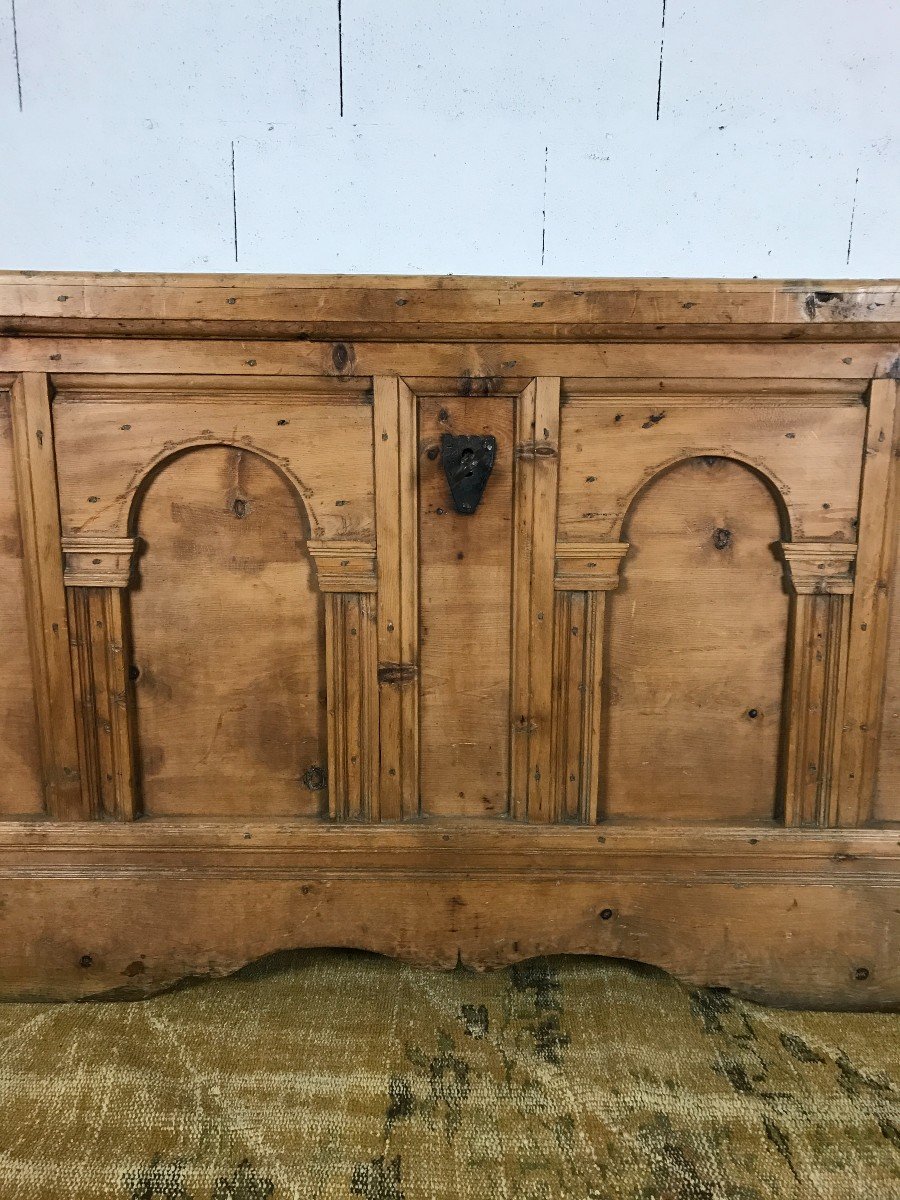 Large Alpine Chest In Carved Wood-photo-1