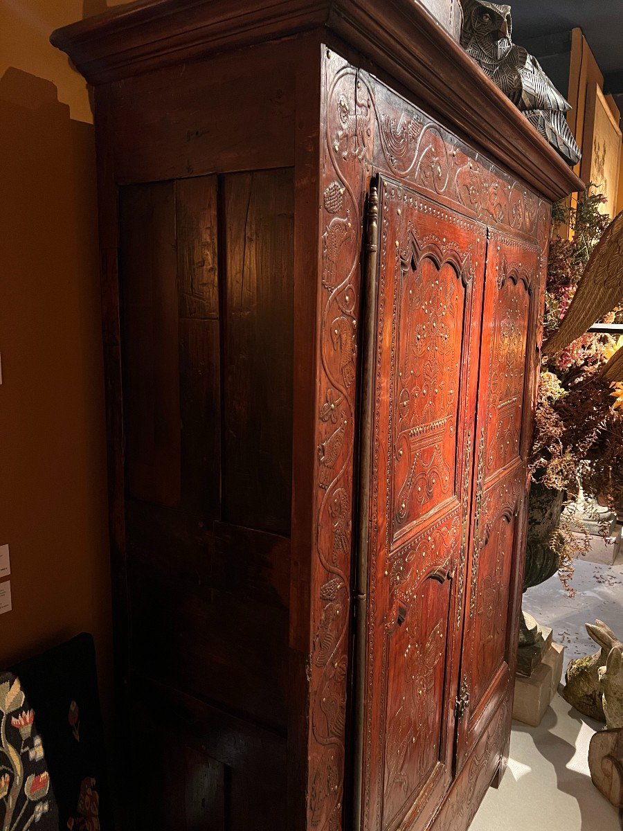 Armoire  En Châtaignier à Décors Sculptés Et Rehaussés De Clous-photo-2