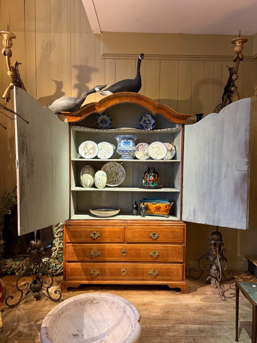 Grand vaisselier double corps en chêne clair – travail régional de style Louis XV, XIXe siècle-photo-2