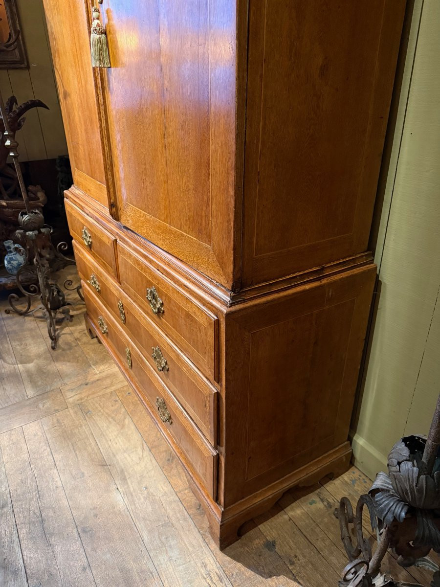 Grand vaisselier double corps en chêne clair – travail régional de style Louis XV, XIXe siècle-photo-2