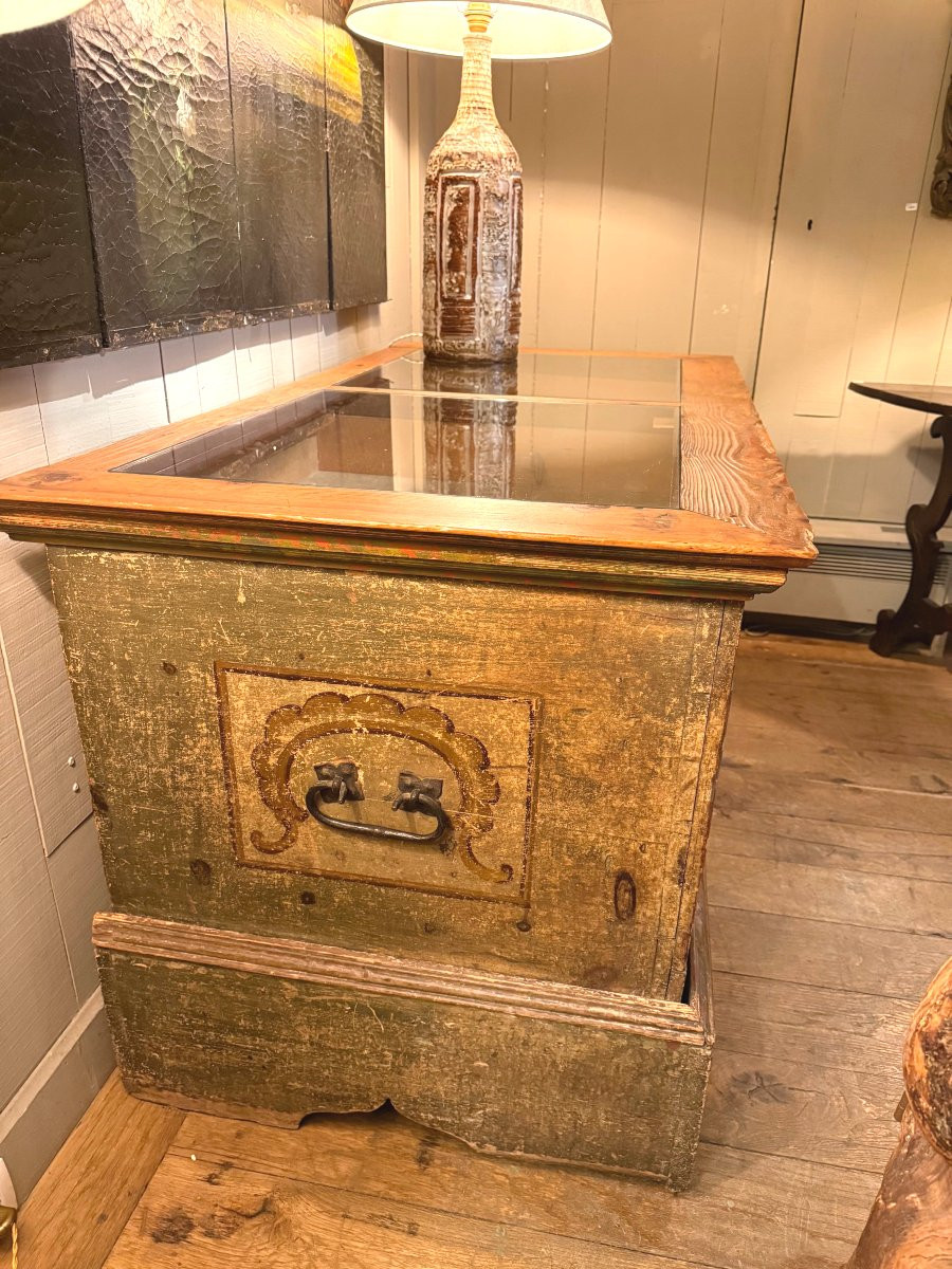 Painted Chest Decorated With Burning Hearts, Transformed Into A Counter – Central Europe, Late 18th Century -photo-2