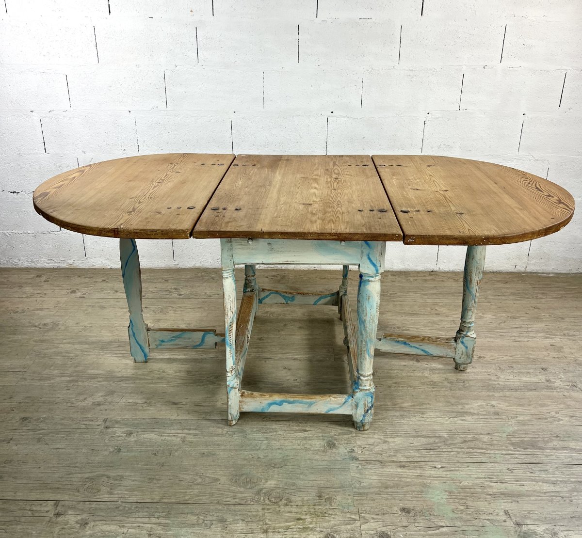 Swedish Oval Gateleg Table In Painted Wood, Late 19th Century - Faux Marble Decor In Glacier Blue-photo-2