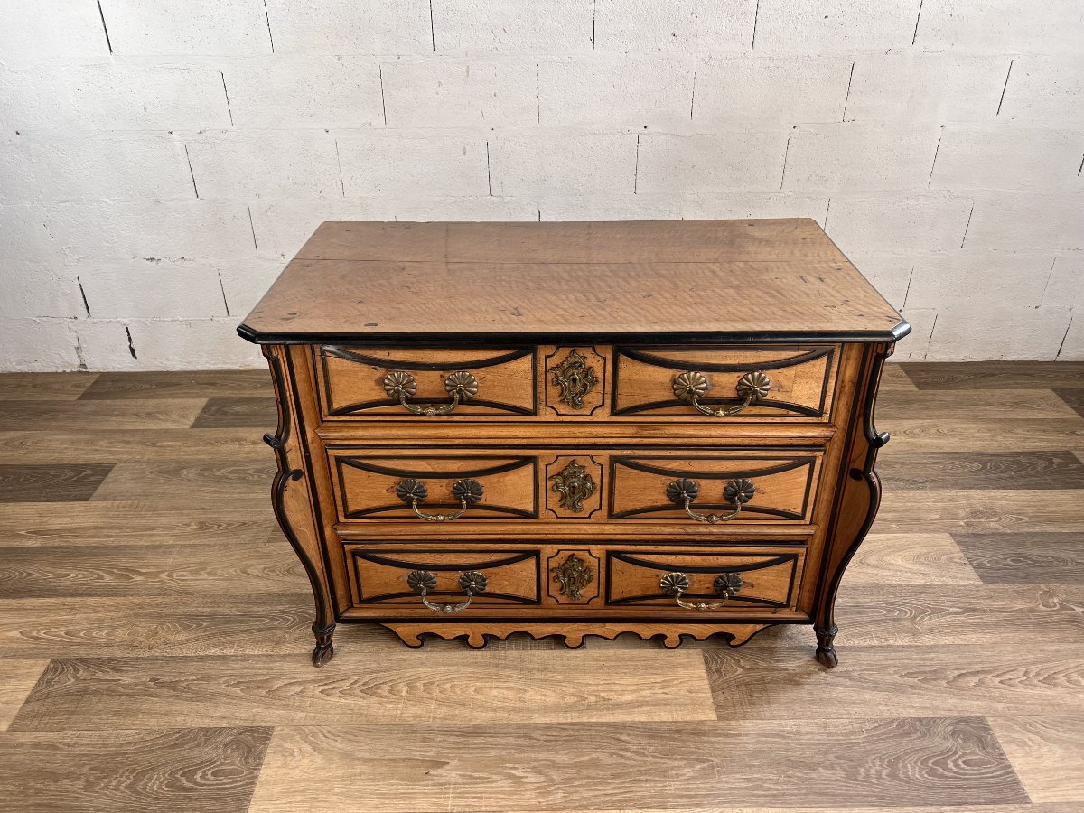 Commode Mazarine en noyer blond rehaussé de filets noirs-photo-1