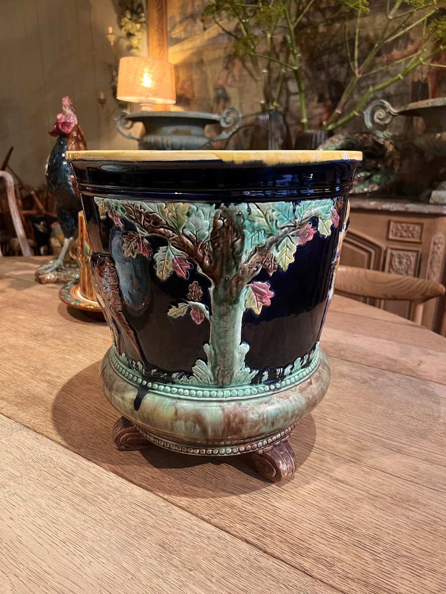Vase en faïence fine à décors naturalistes Biches et chênes – XXe siècle